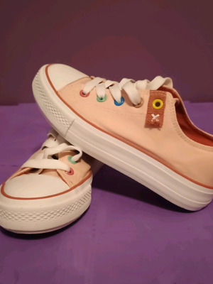 Kids' athletic shoe size 31 pink like new