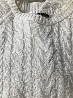 Basic Cable Knit White Sweater Size S used
