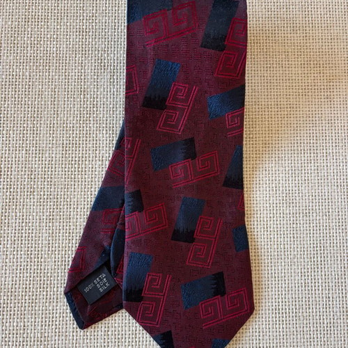 Gianni Versace silk tie burgundy with geometric pattern like new