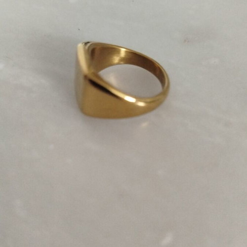 Women's ring stainless steel gold tone, like new, chevalier