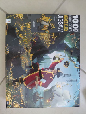 Puzzle 100 pieces with pirates and gold details like new