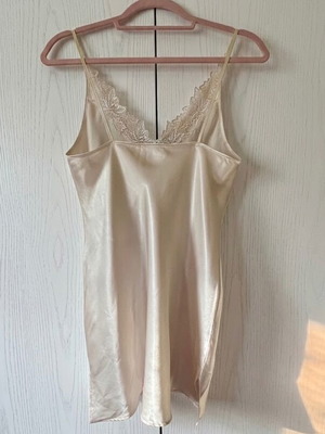 Lise Charmel Paris σατέν slip dress με κεντητή δαντέλα champagne σαν καινούργιο