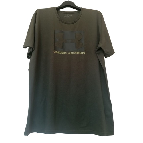 Under Armour athletic shirt XXL like new