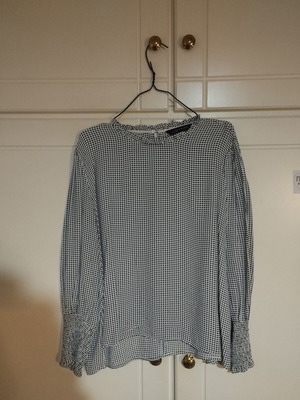 Zara black and white blouse like new, thin fabric