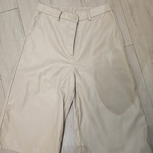 Weekday faux leather shorts like new, size 36, beige