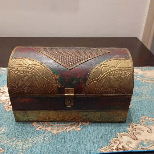 Authentic Indian chest used with embossed brass designs 25×15×15 cm