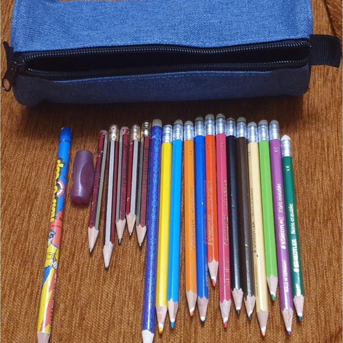 School pencil case 20cm like new with colored pencils and eraser gift