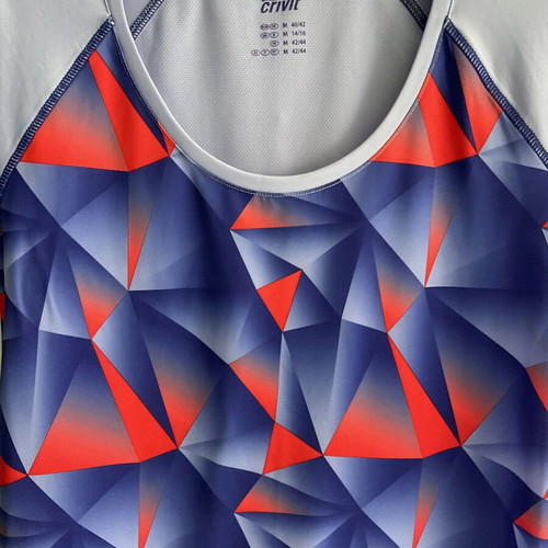 Women's sports shirt like new, multicolor, size M