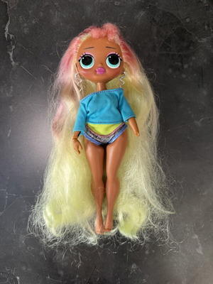 LOL doll missing one palm