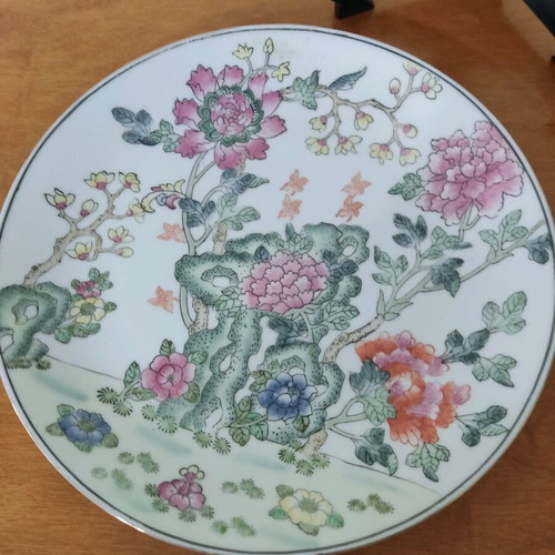 Porcelain painted Chinese plate like new