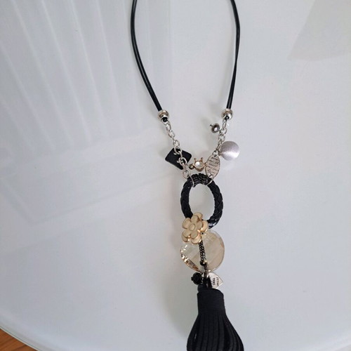 Long necklace like new