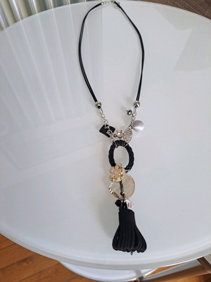 Long necklace like new