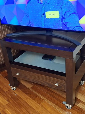 TV stand like new