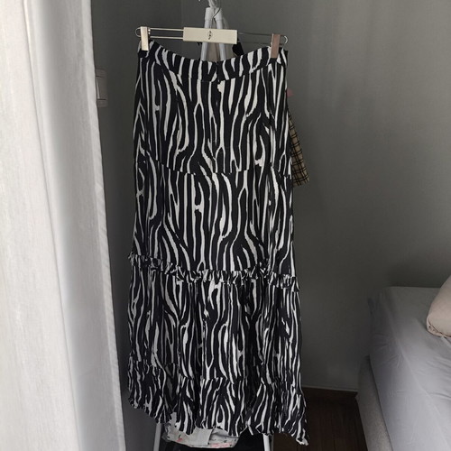 Karavan skirt used, black and white, size M 38 10