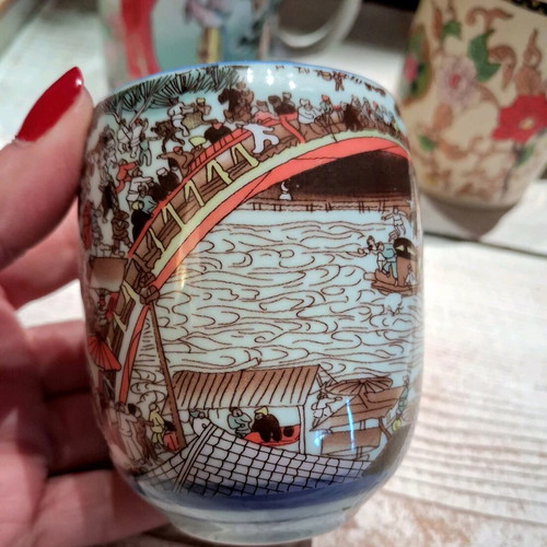 Vintage Chinese porcelain set new with collectible cups and filter