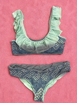 Maaji swimsuit reversible with ruffles, like new, turquoise and grey