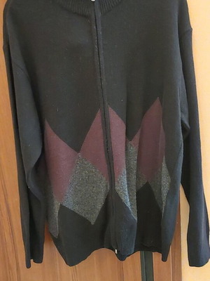 Men's cardigan used, size XL