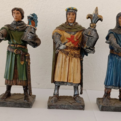 9 Knights used resin figures with detailed design