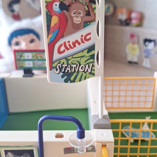 Clinic Station Playmobil Geobra 2007 like new