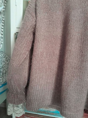 Regalinas knitted sweater like new, pink with lace sleeves, one size