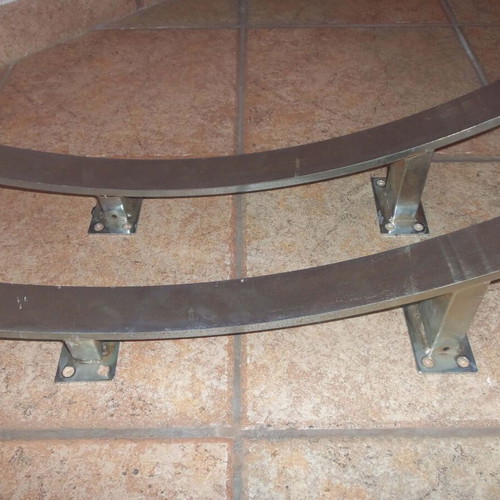 Ζευγάρι κυρτές μεταλλικές βάσεις στήριξης βαρελιού