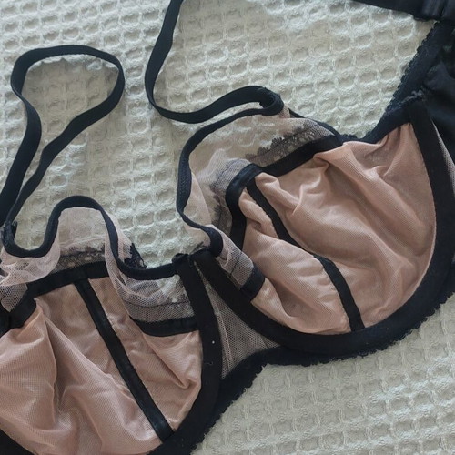 Ava lace bra size 85D like new, black and beige