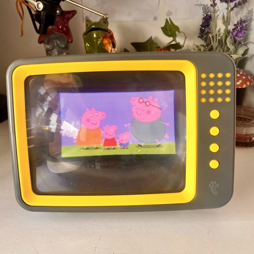 Retro mobile phone screen magnifier