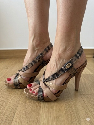 Guess Hondo πέδιλα σαν καινούργια, νούμερο 41, καφέ και μπεζ