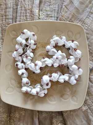 Decorative shell garland like new, 95 cm
