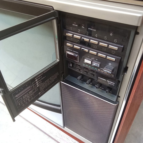 Sony Trinitron KV-2032 retro cabinet TV used, 1980s