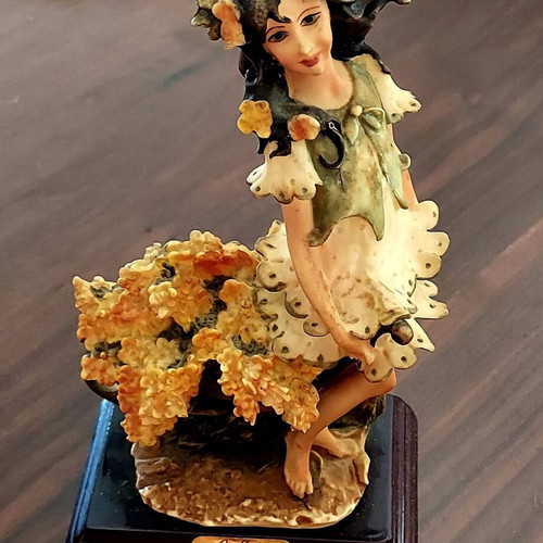 Italian 1980s figurine like new, handmade vintage decoration