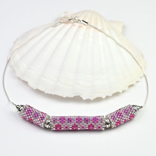 Custom-made necklace in silver with purple flowers