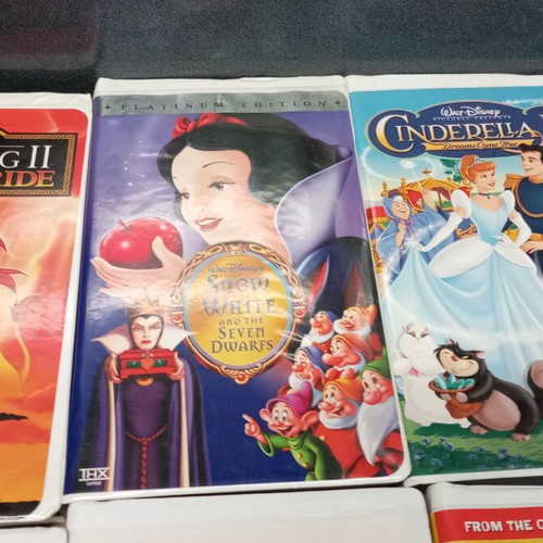 Authentic Walt Disney VHS tapes used, pack of 10