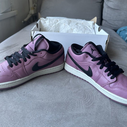Nike Air Jordan 1 Low SE Light Mulberry brand new women's sneakers