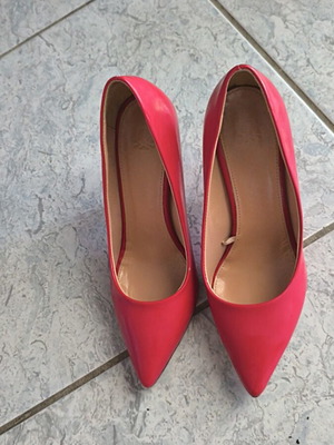 Benetton red pumps size 37