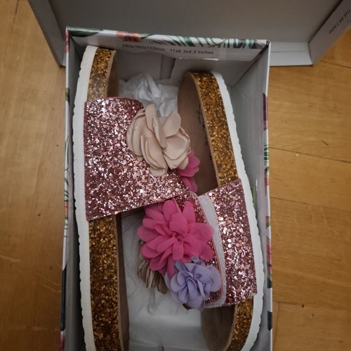Colors Of California Anatomical Pink Sandals New, Floral and Strass