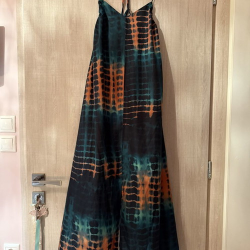 Maxi dress like new with open back, green and turquoise
