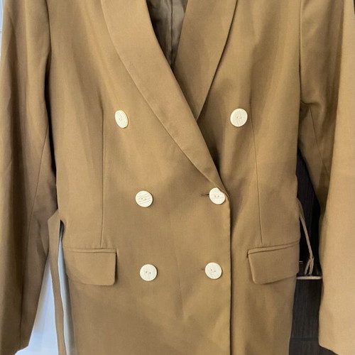 Stradivarius Blazer camel color with beige buttons and belt like new