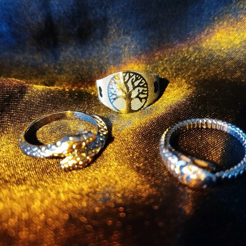 Rings like new, silver, size 17, set of 3