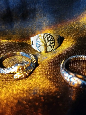 Rings like new, silver, size 17, set of 3