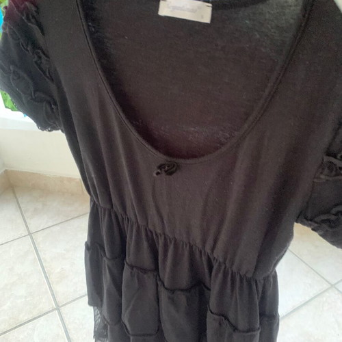Regalinas black blouse used with lace and sleeve details
