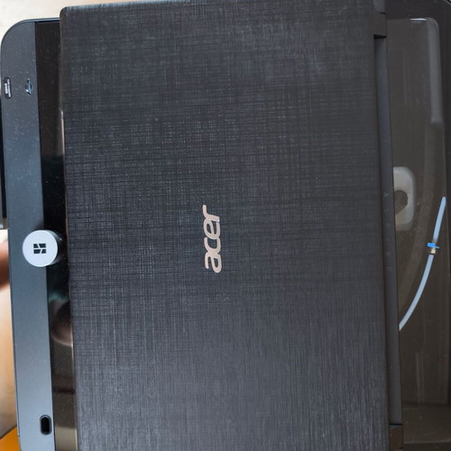Acer Aspire 3 A315-51-38GT laptop used, i3-6006U, 4GB RAM, no HDD
