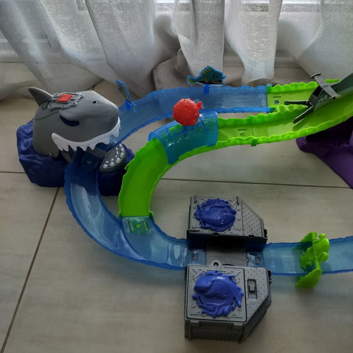 Dickie Toys White Shark Track Set like new