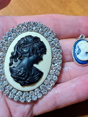 Vintage metal cameo motifs, like new, white and blue