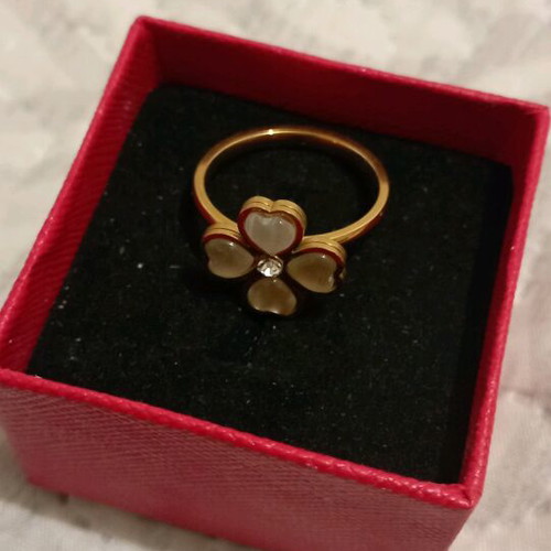 Four-Leaf Clover Ring new, gold color