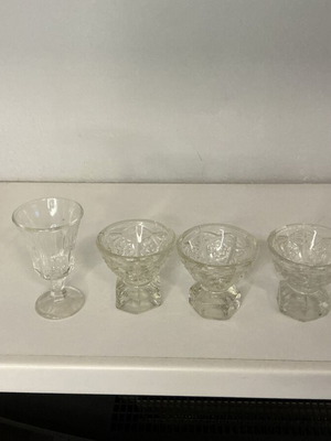 Vintage liqueur glasses like new