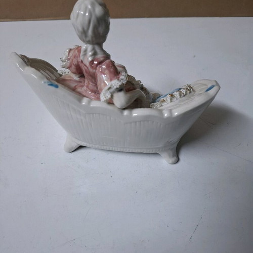 Porcelain figures like new, pack of 5 pieces