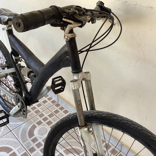 Mountain bike used with new tires and saddle, aluminum frame, disc brakes