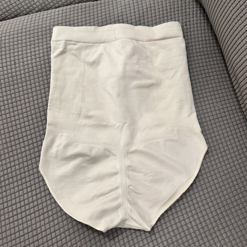 High-waisted shaping shorts beige/nude, size S