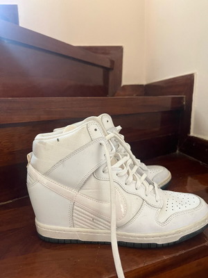 Nike white ankle boots like new, size 40.5, narrow fit